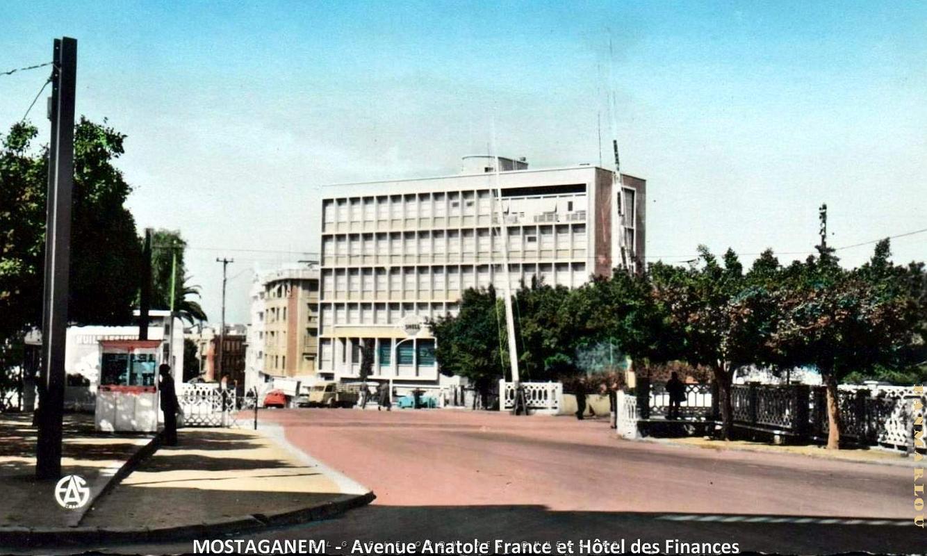 Mostaganem - Avenue Anatole France et Hotel des Finances.jpg